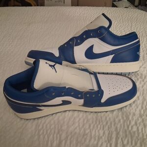 Nike Men's Blue and White Sneakers